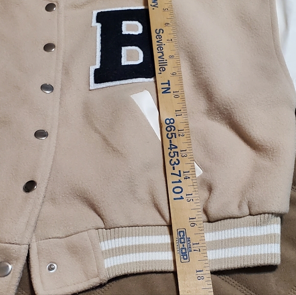 Tan and Cream Varsity Jacket with Letter B. SZ L - Picture 7 of 7